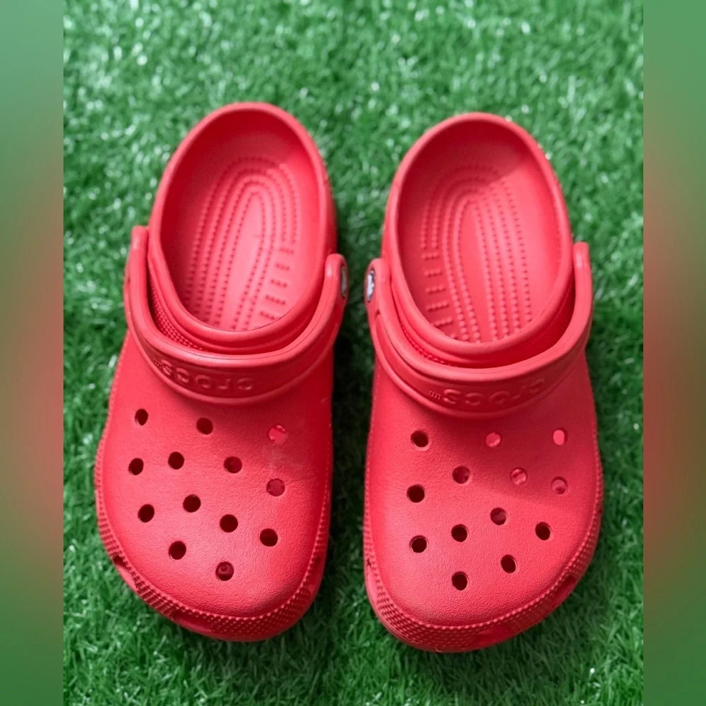 Crocs Unisex Red Clogs Size M-5 W-7‎
